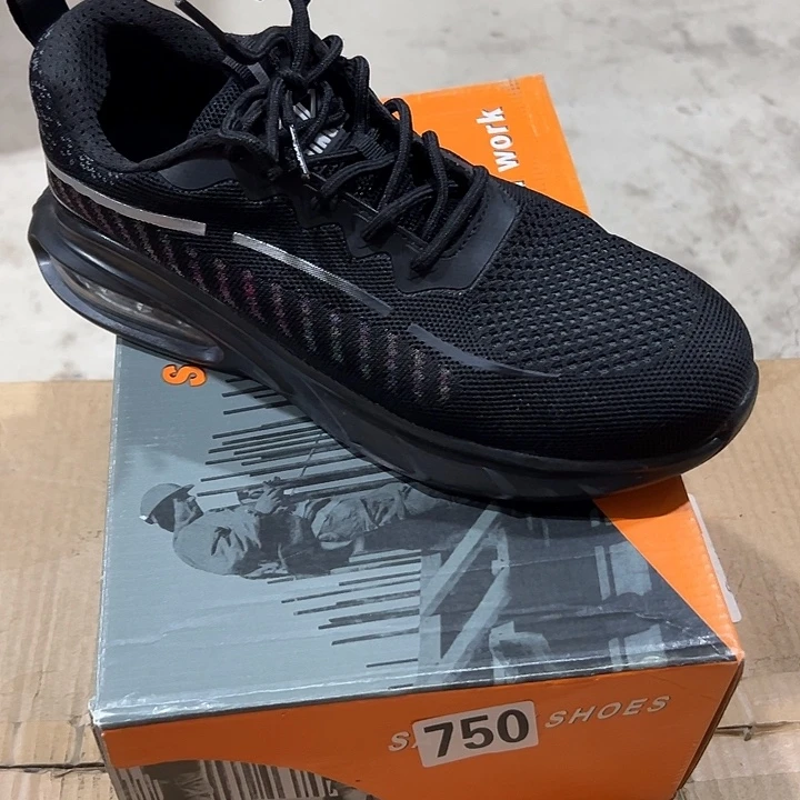 750号。42码防砸防刺劳保鞋。鞋底磨损介意勿拍