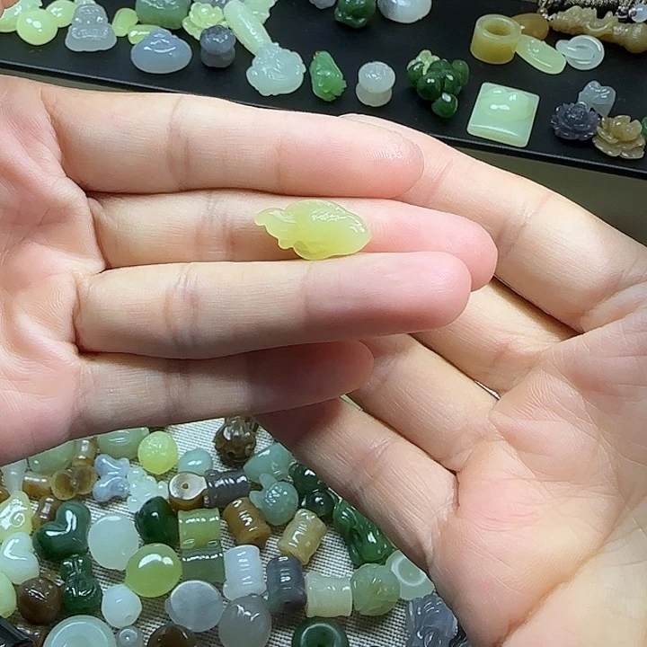 未镶嵌和田玉挂件