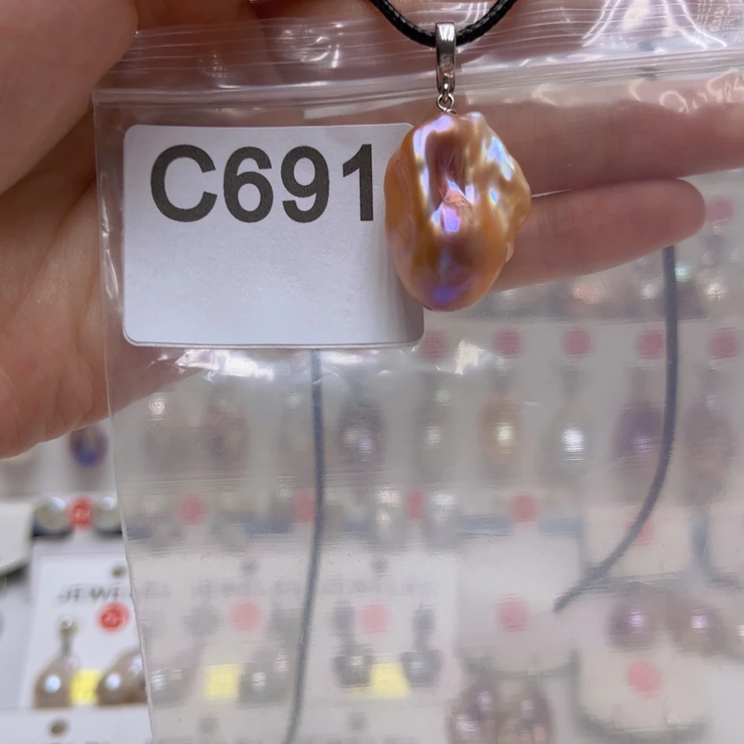 未镶嵌淡水珍珠吊坠T***?