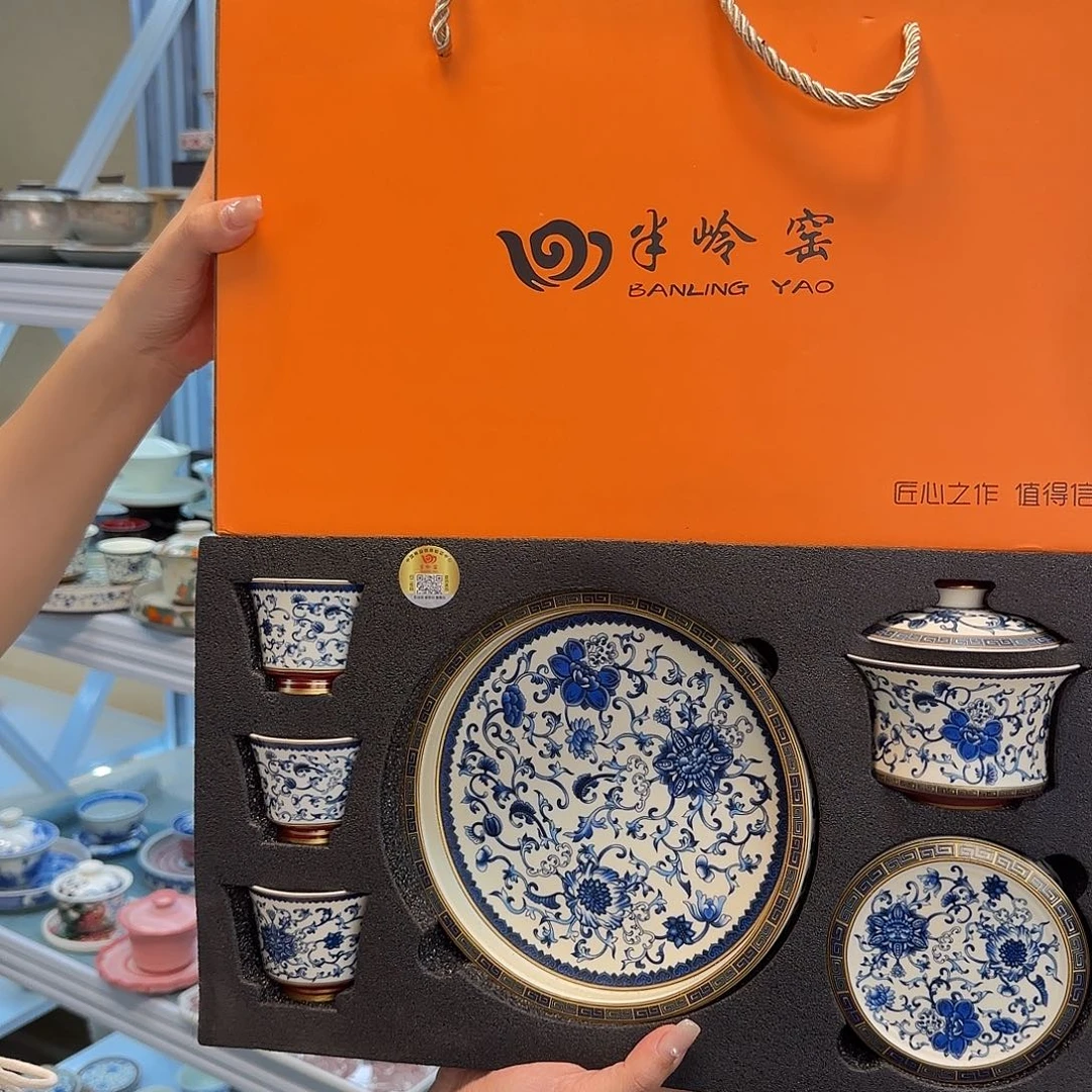 我们都在努力着改变自己和