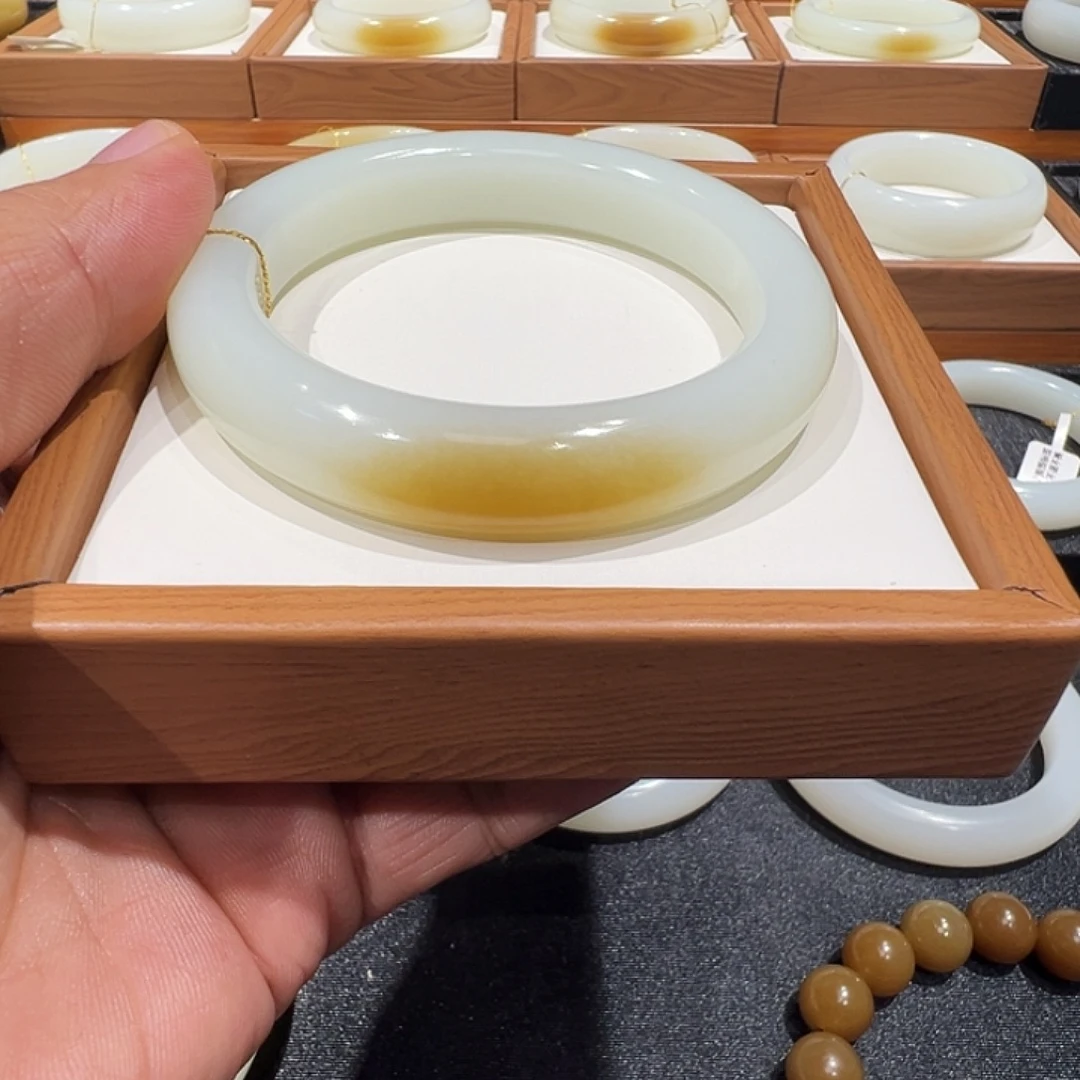 神***光和田玉未镶嵌手镯