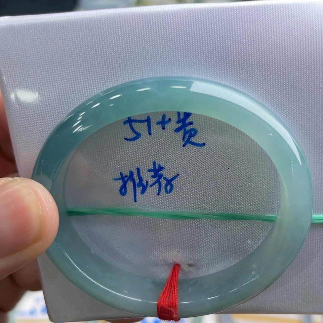 翡翠手镯未镶嵌翡翠手镯