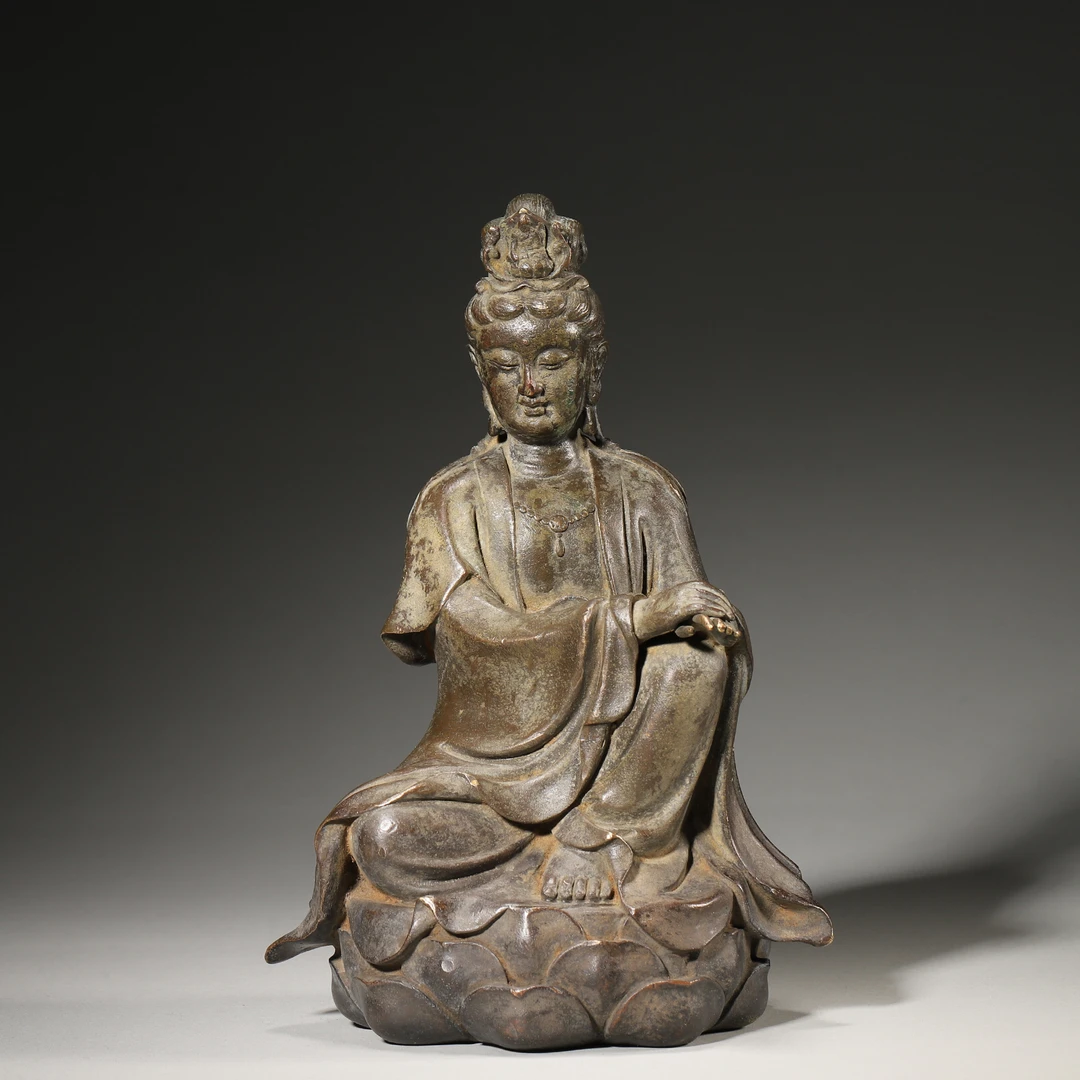Lot10 清代 铜观音坐像