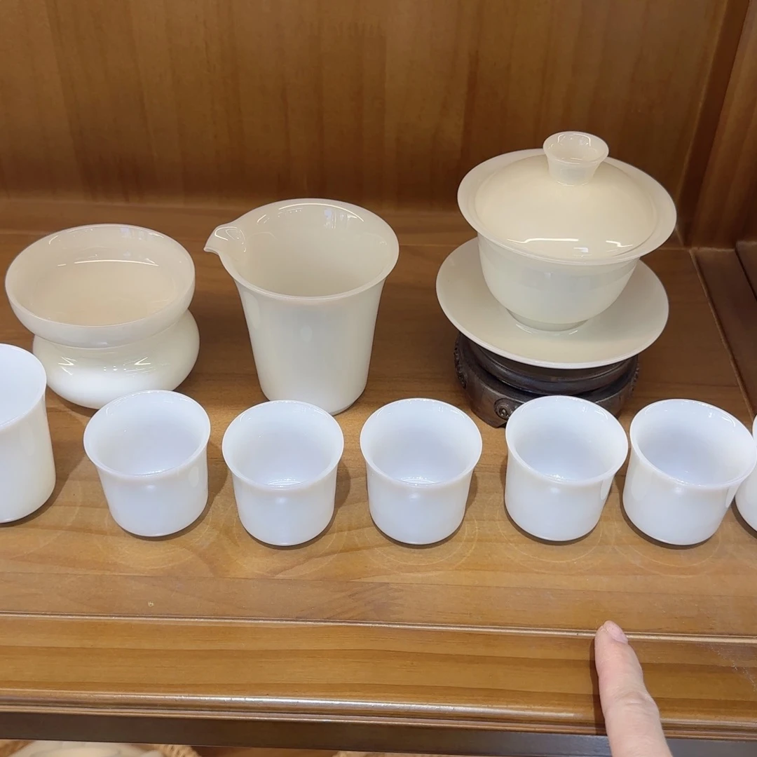 你就不要在和她们在外面