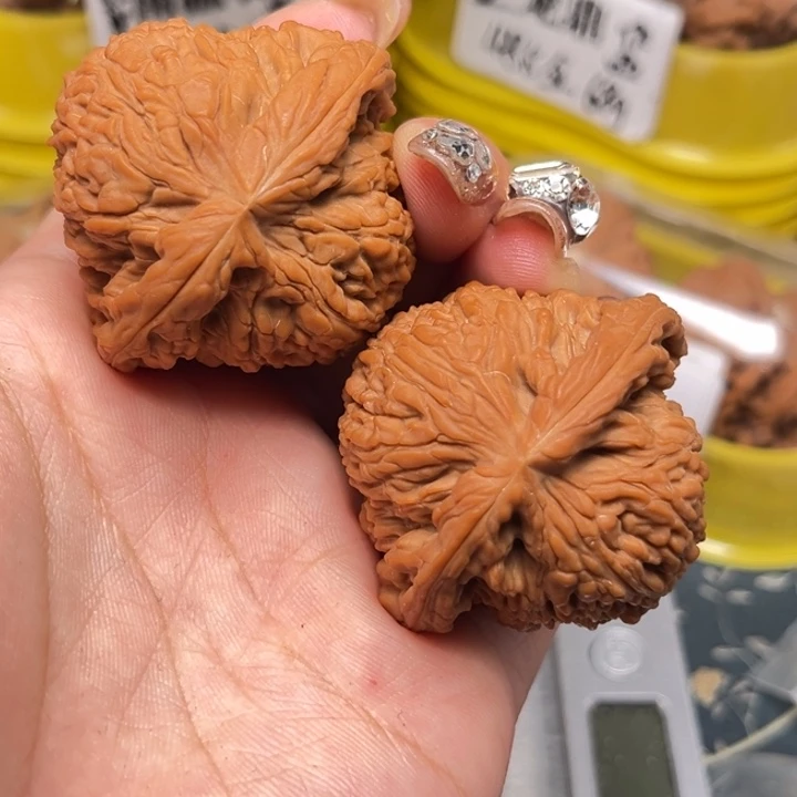 S***C桃核吊坠45-30844-02