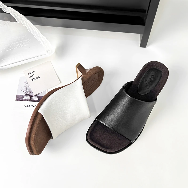真皮露趾凉拖鞋女外穿2025夏季新款配裙子粗跟通勤女鞋中跟半拖