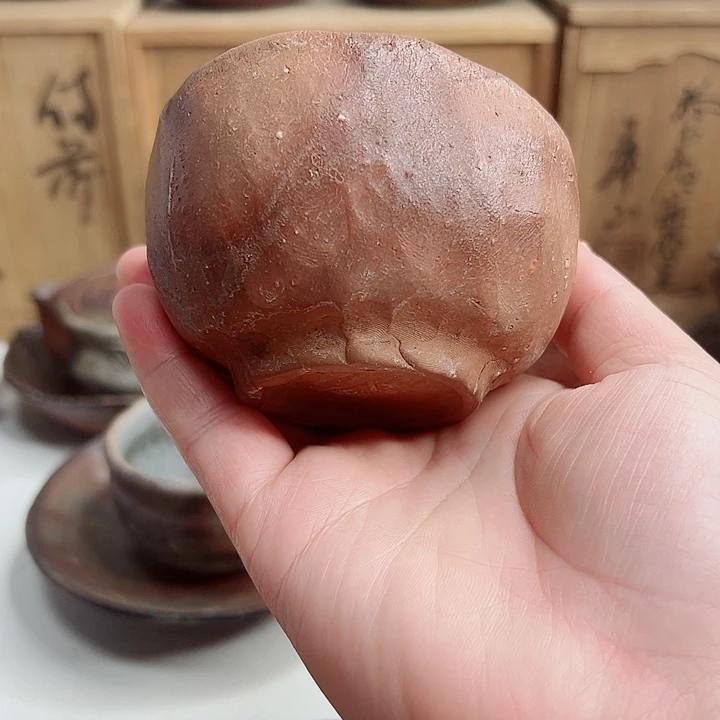 备前烧，手捻红泥杯，款自查，无配件，