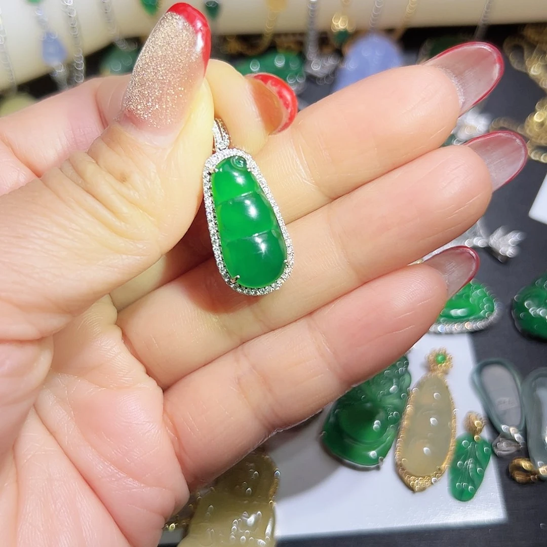 翡翠吊坠(不含链)18K金镶嵌