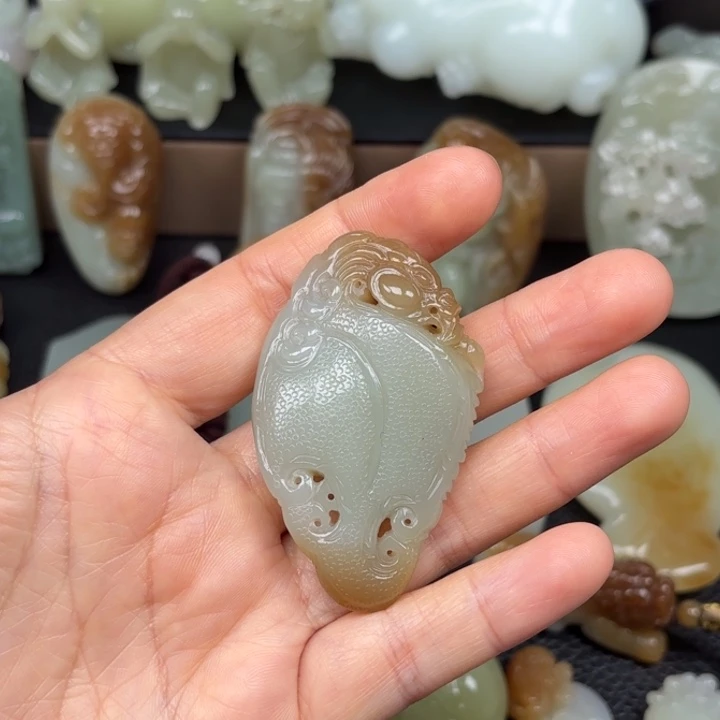 颈饰未镶嵌和田玉