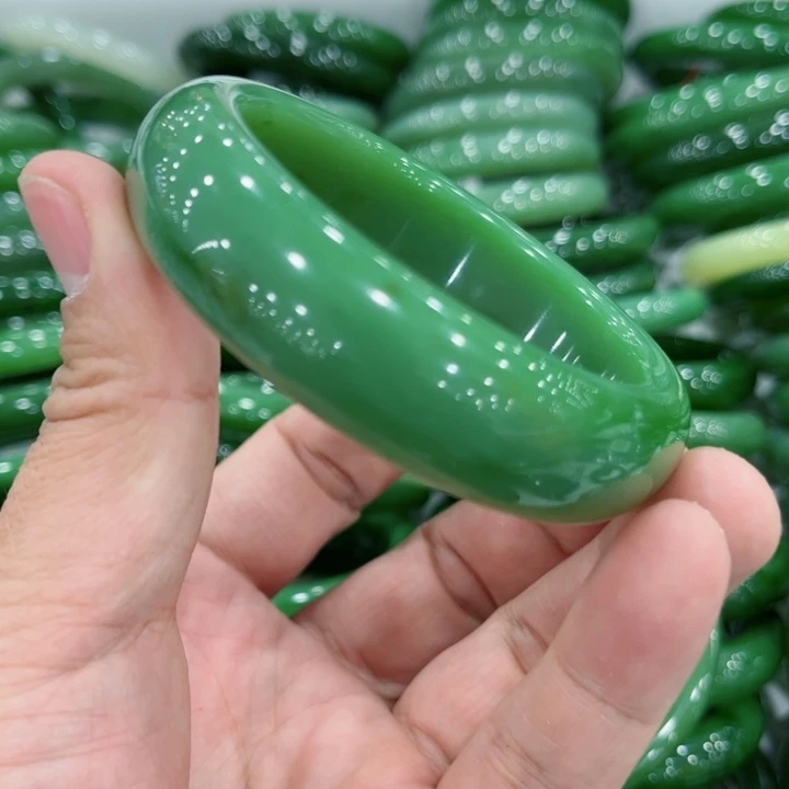 和田玉手镯未镶嵌哎*喂56～0