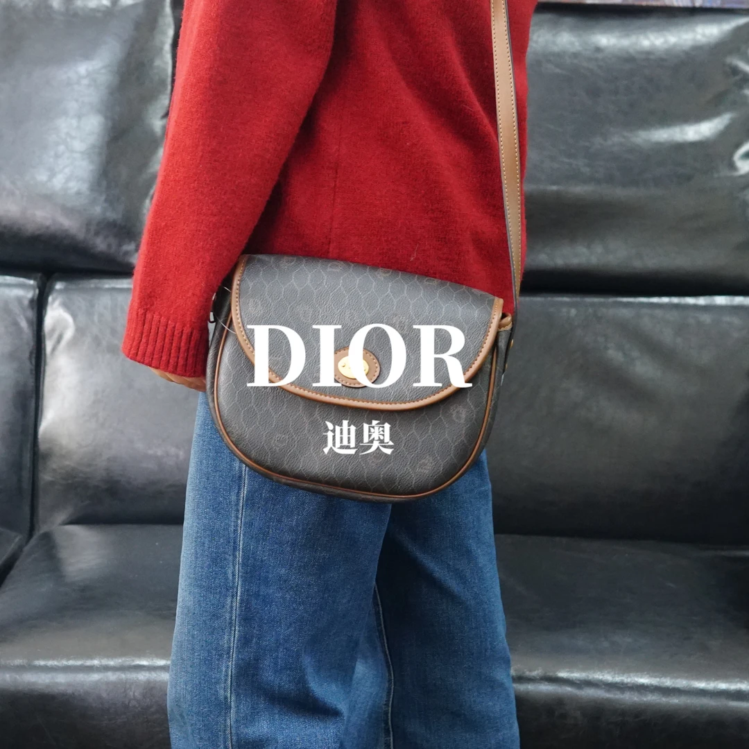 95新 DIOR/迪奥 黑色印斜跨翻盖包/JJ12828489/8489