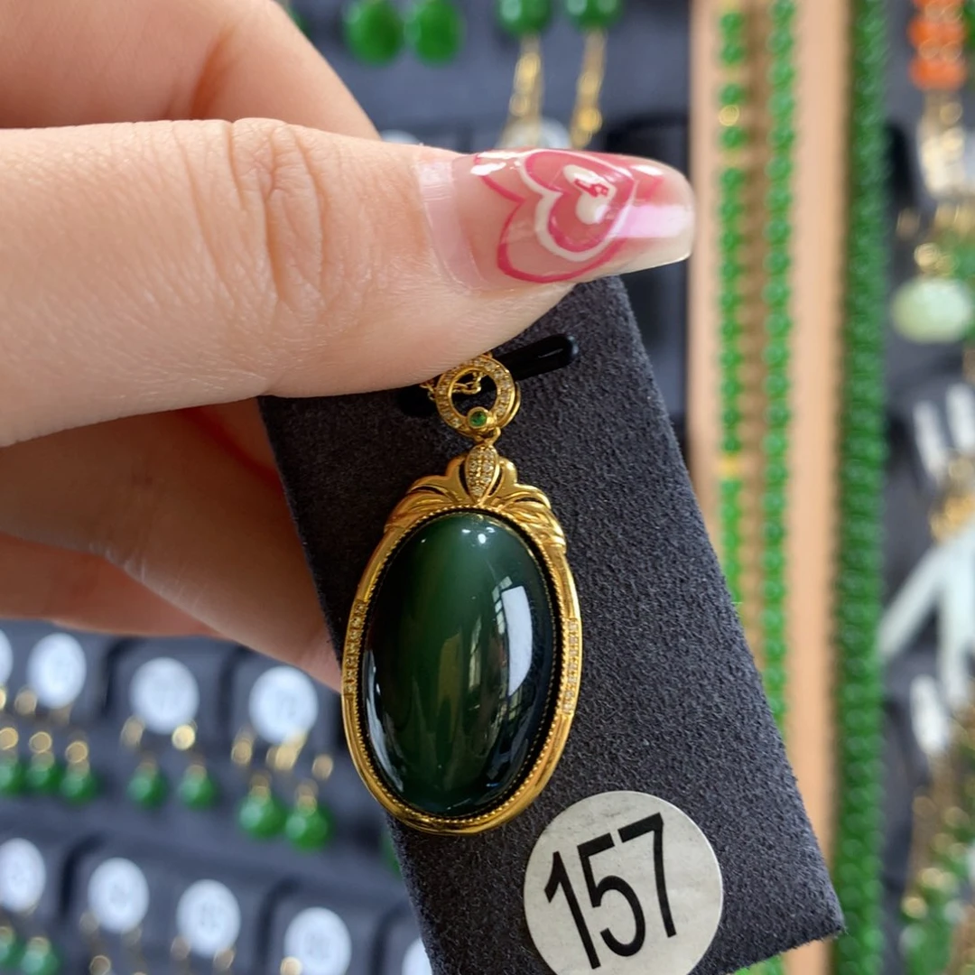 和田玉吊坠18K金镶嵌