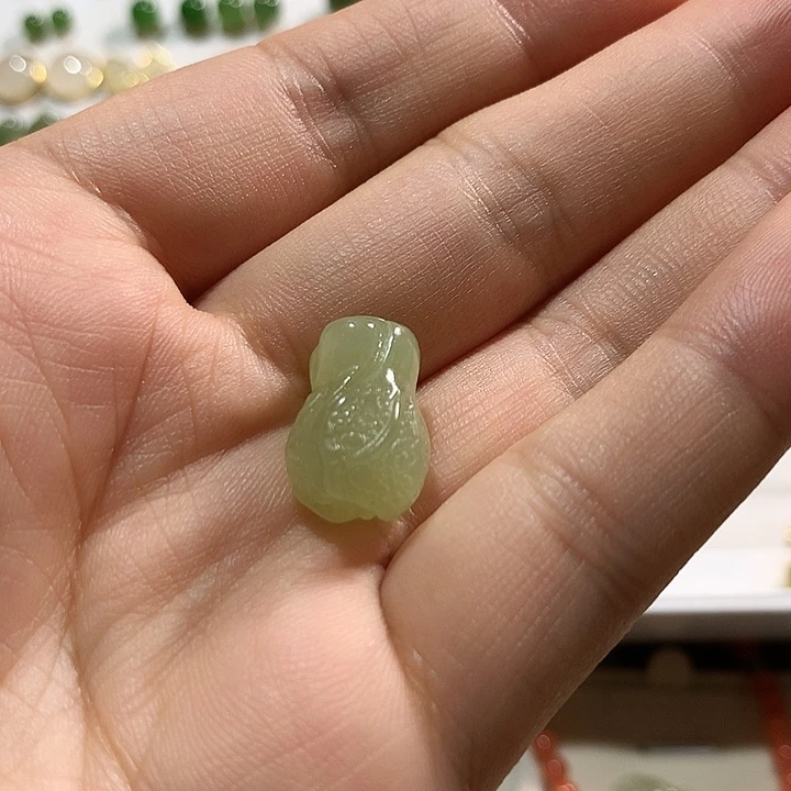 颈饰未镶嵌和田玉（黄玉）布**甜