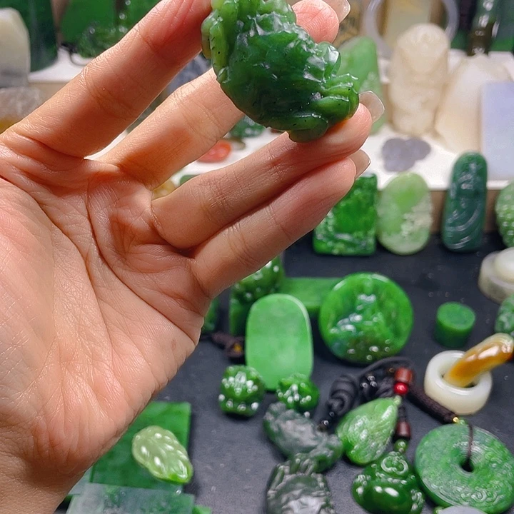 和田玉未镶嵌珠宝半成品