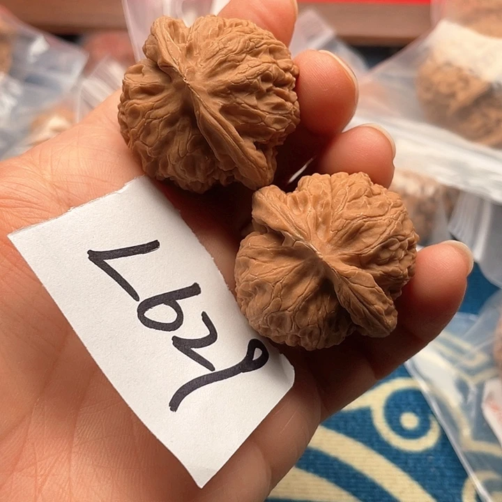 文玩核桃把件宫灯