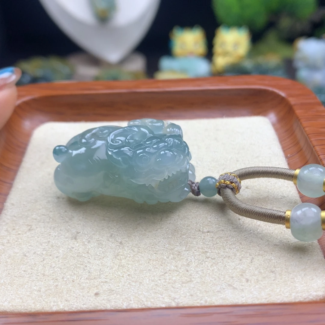翡翠未镶嵌颈饰39