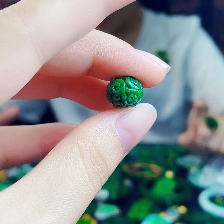 颈饰未镶嵌翡翠多样性