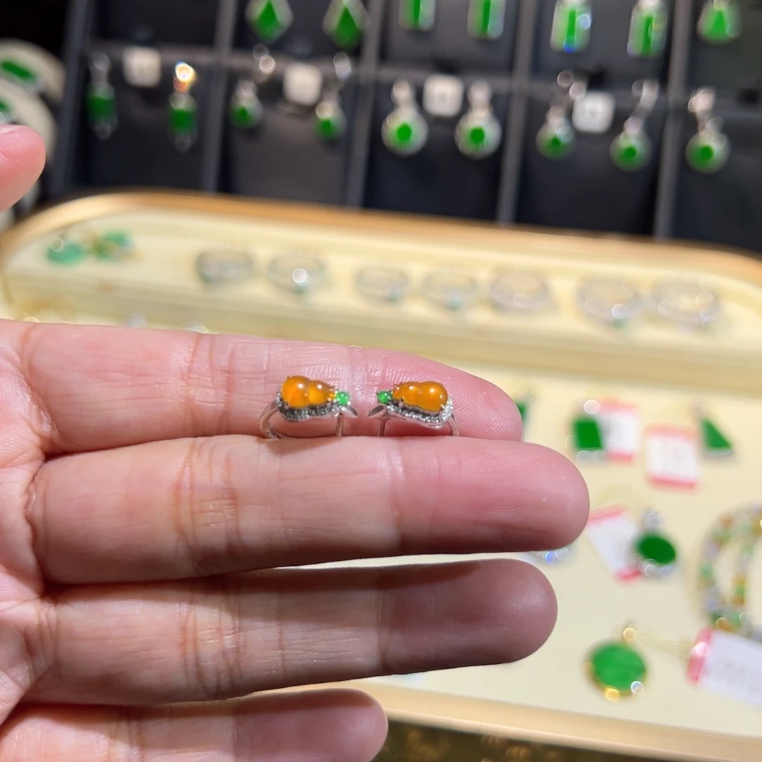 翡翠18K金镶嵌颈饰耳包