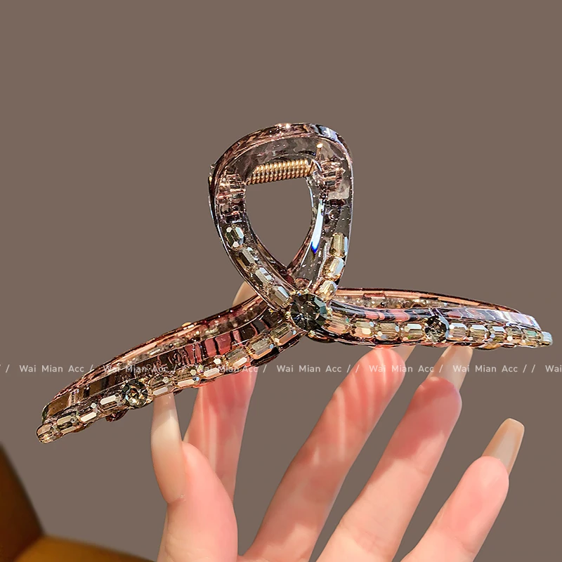 轻奢时尚镶钻大号抓夹鲨鱼夹女高级感发量多盘发夹新款后脑勺头饰