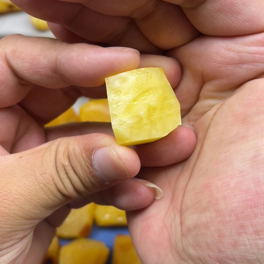 定制蜜蜡未镶嵌咕*舅原石