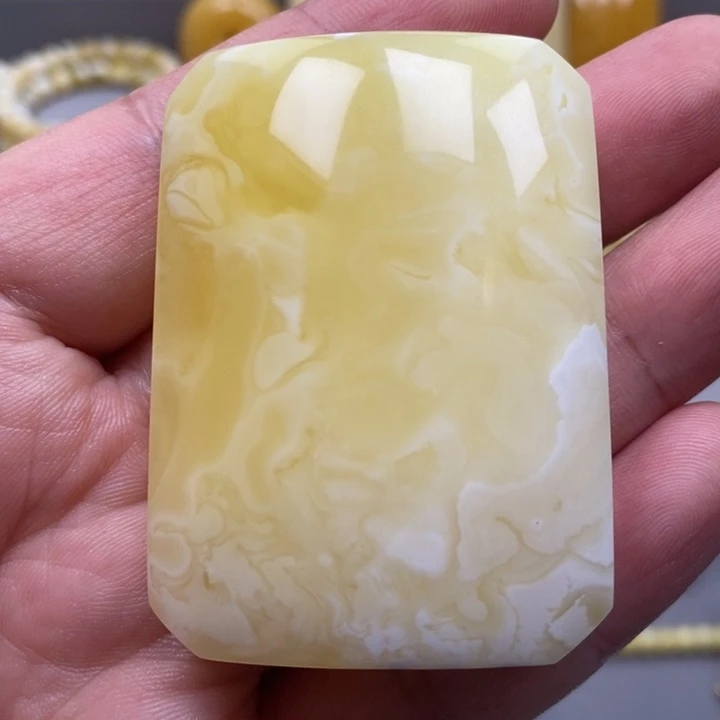 琥珀未镶嵌颈饰吊坠