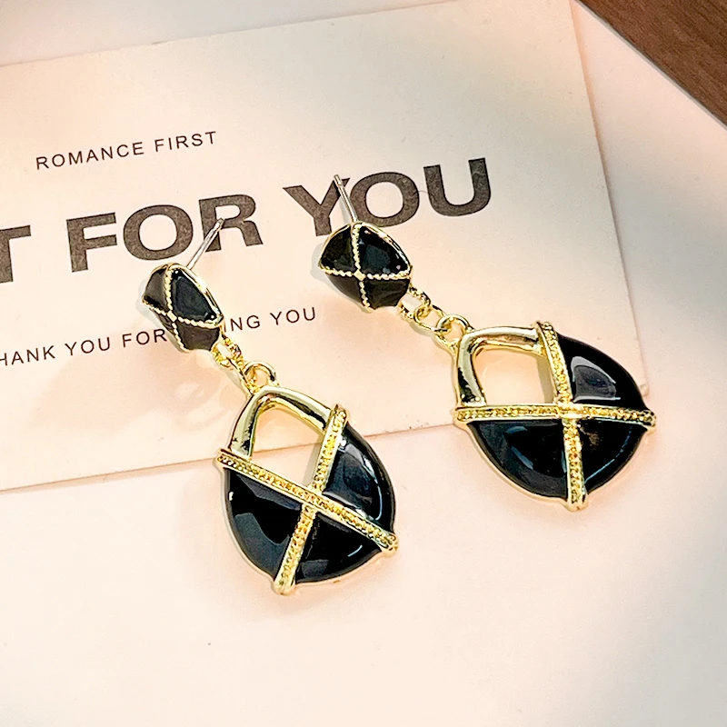 铜合金耳饰 合金树脂耳饰 轻奢风时尚新款耳钉WH3563-1