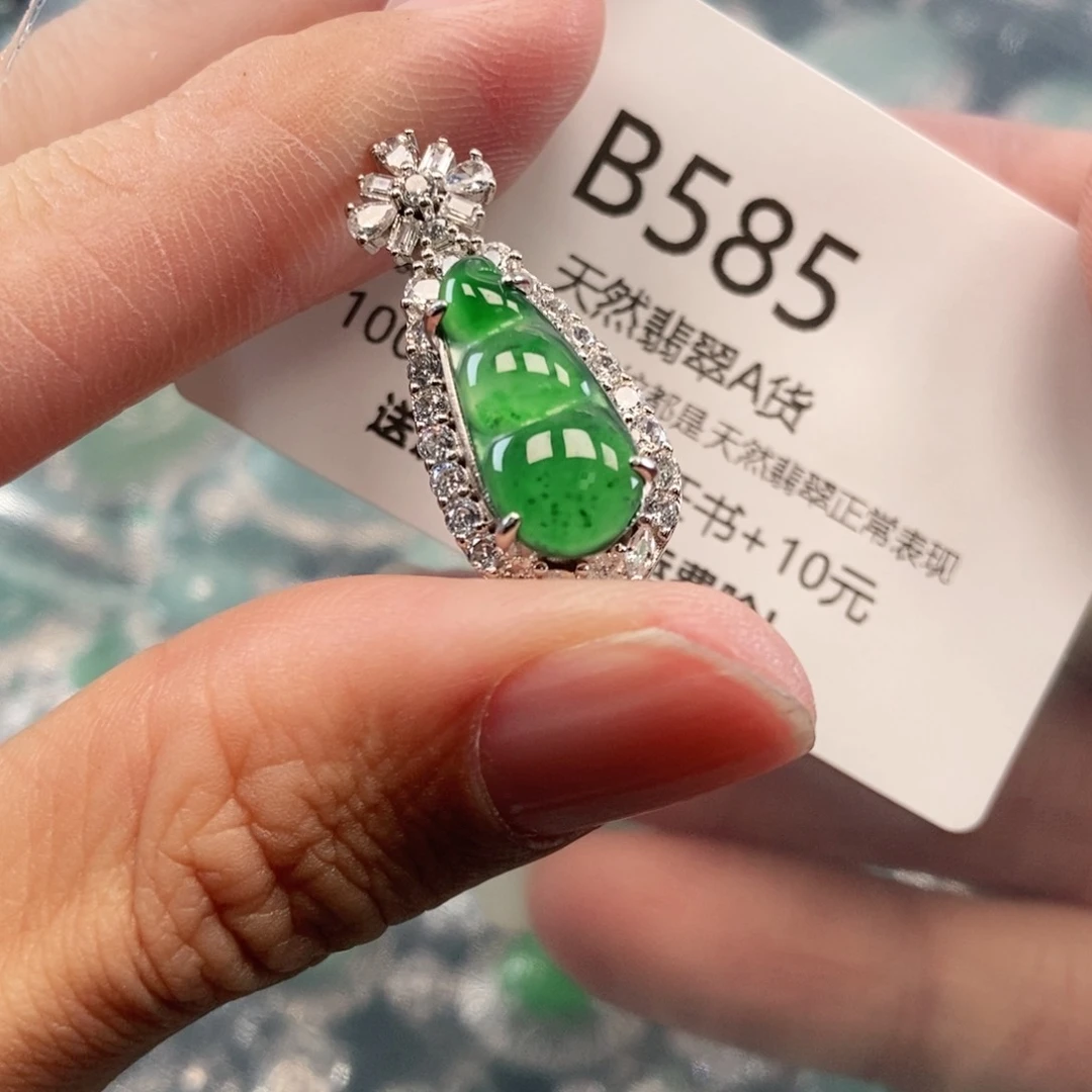 【闪购商品】翡翠吊坠(不含链)未镶嵌