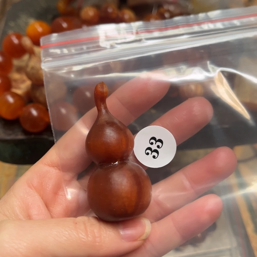 人***。松木（琥珀木）手串/手链老料葫芦33号