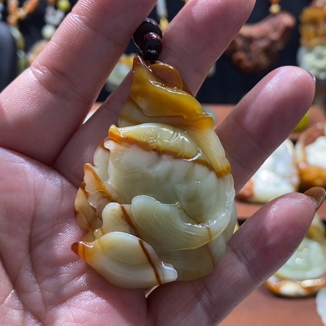 蛇纹石玉颈饰未镶嵌