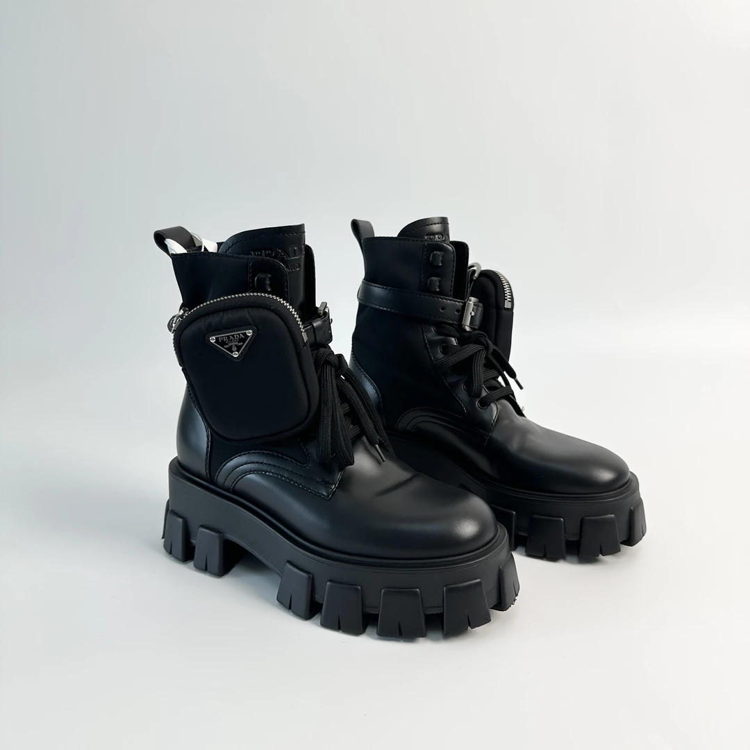 99新 Prada/普拉达 /35.5码/普拉达经典三角标口袋马丁靴/8366