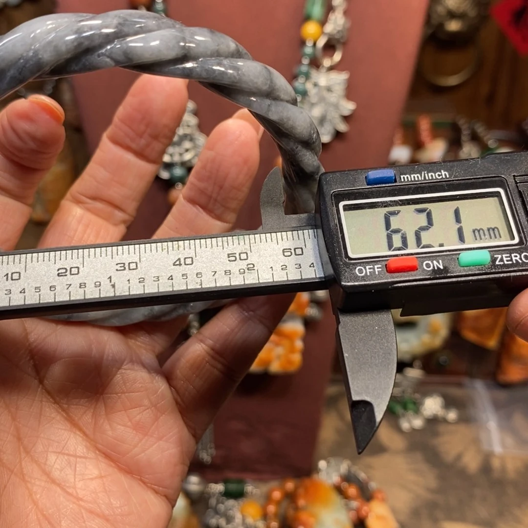 翡翠吊坠(赠链)未镶嵌