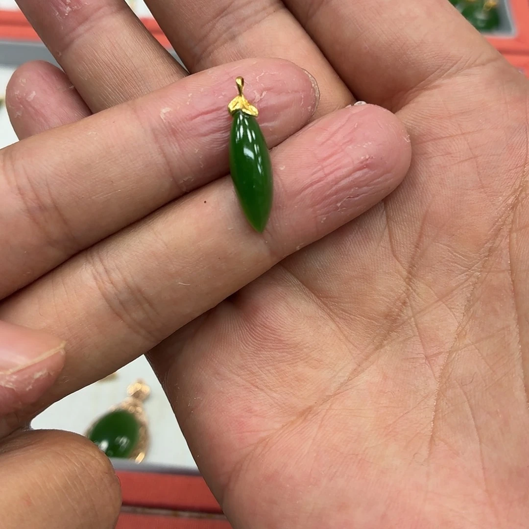 和田玉18K金镶嵌颈饰