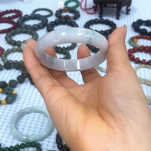 赢***赢颈饰未镶嵌翡翠手镯