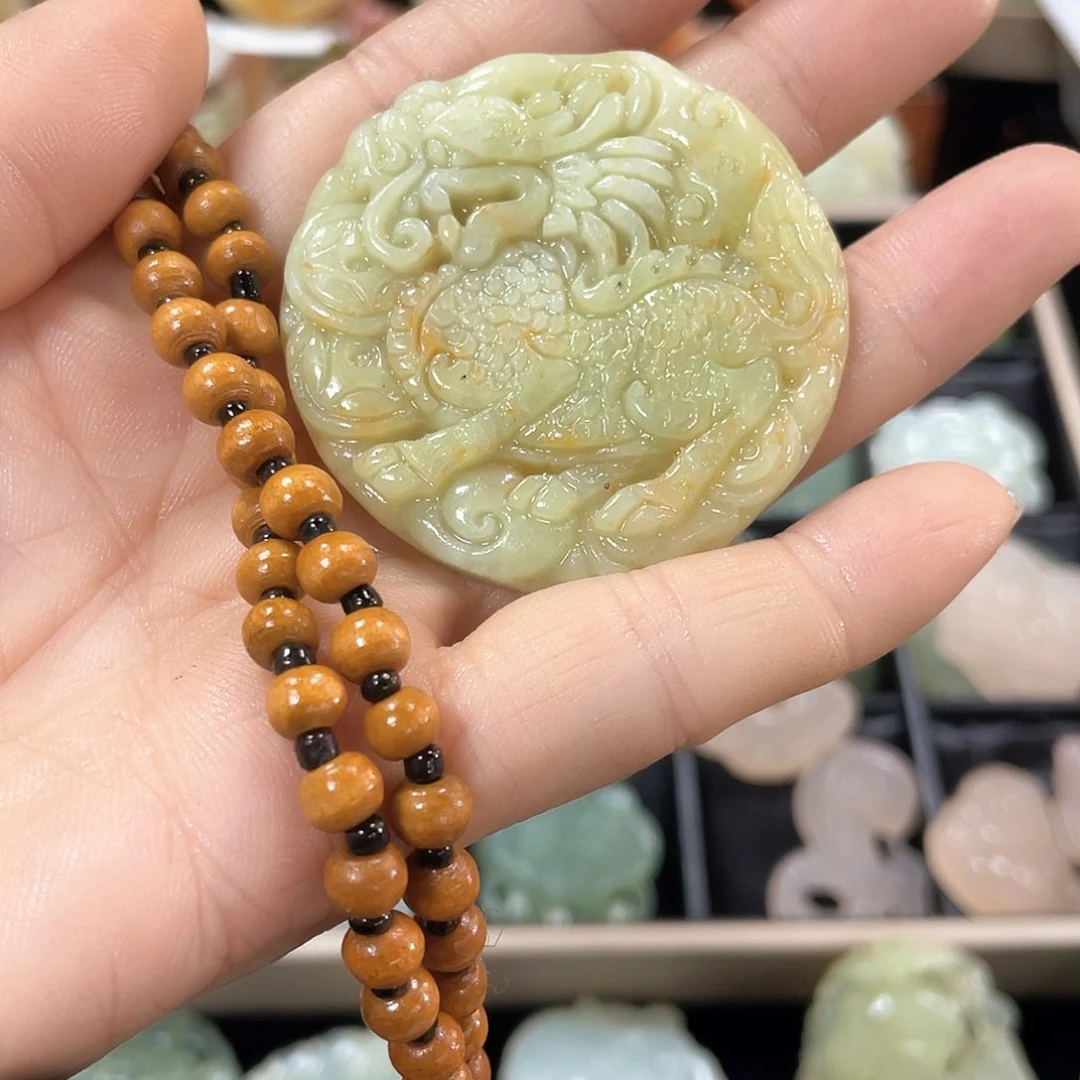 蛇纹石玉颈饰未镶嵌