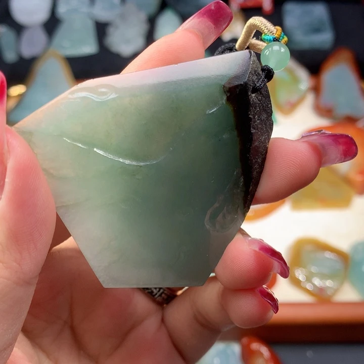 颈饰未镶嵌翡翠好