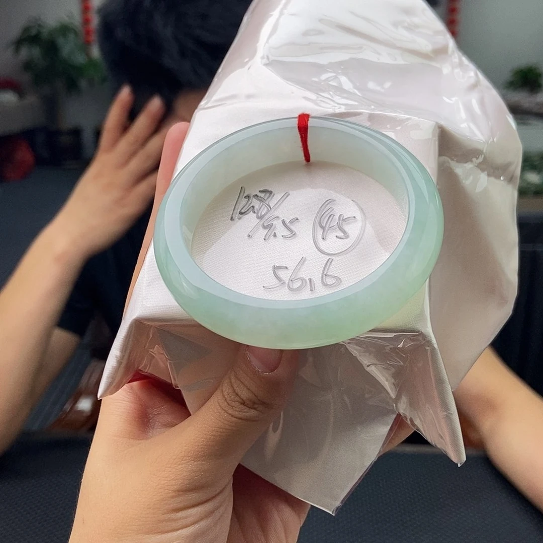 翡翠手镯未镶嵌颜色多样性发拍一发一