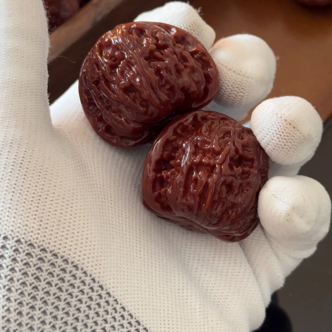 文玩核桃吊坠诱**鱼白狮子