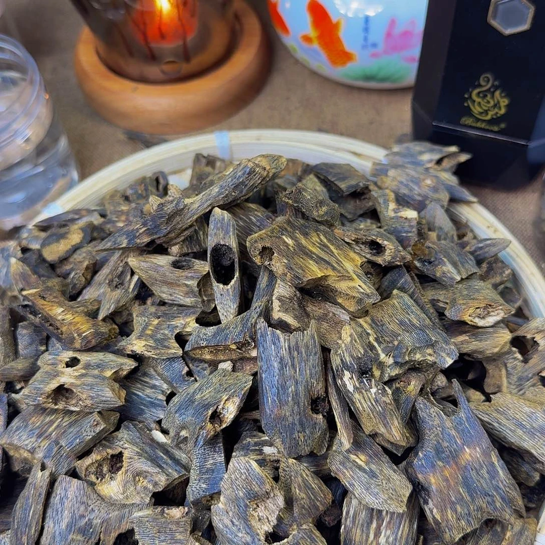 蓝宝石快料100克。