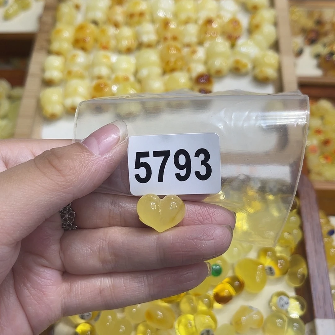 琥珀未镶嵌颈饰蜜蜡