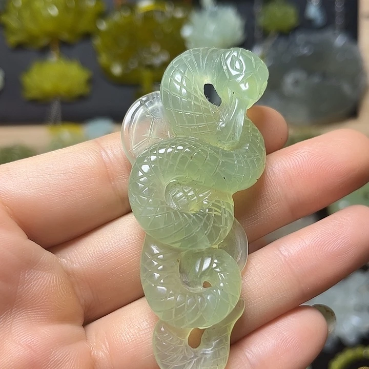 未镶嵌蛇纹石玉颈饰