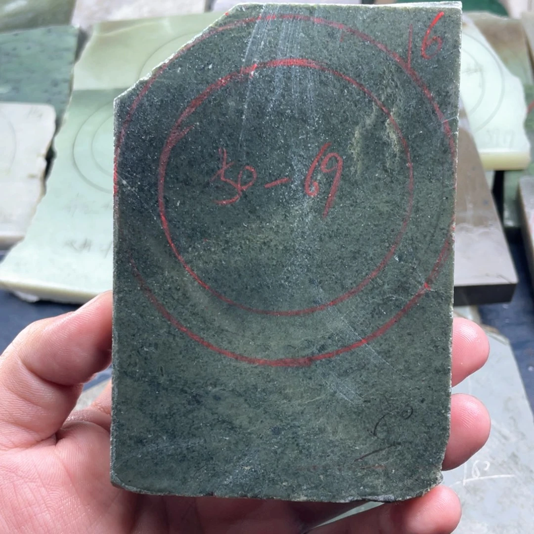 牡***丹未镶嵌手镯和田玉