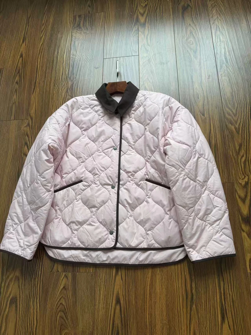 撞色羊毛翻领绗缝 内夹棉廓形宽松棉服短外套女