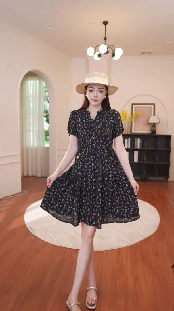 【有口袋】2025年夏季新款设计感碎花法式气质连衣裙