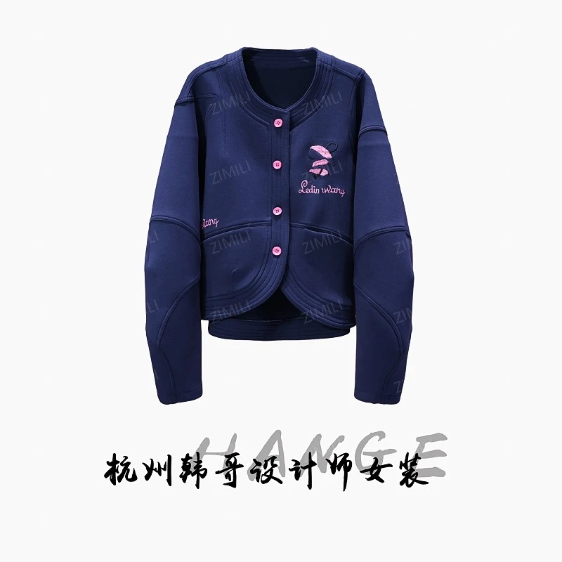 【韩哥女装】设计《塞上燕脂凝夜紫》凝夜紫字母刺绣圆领外套5976-B0