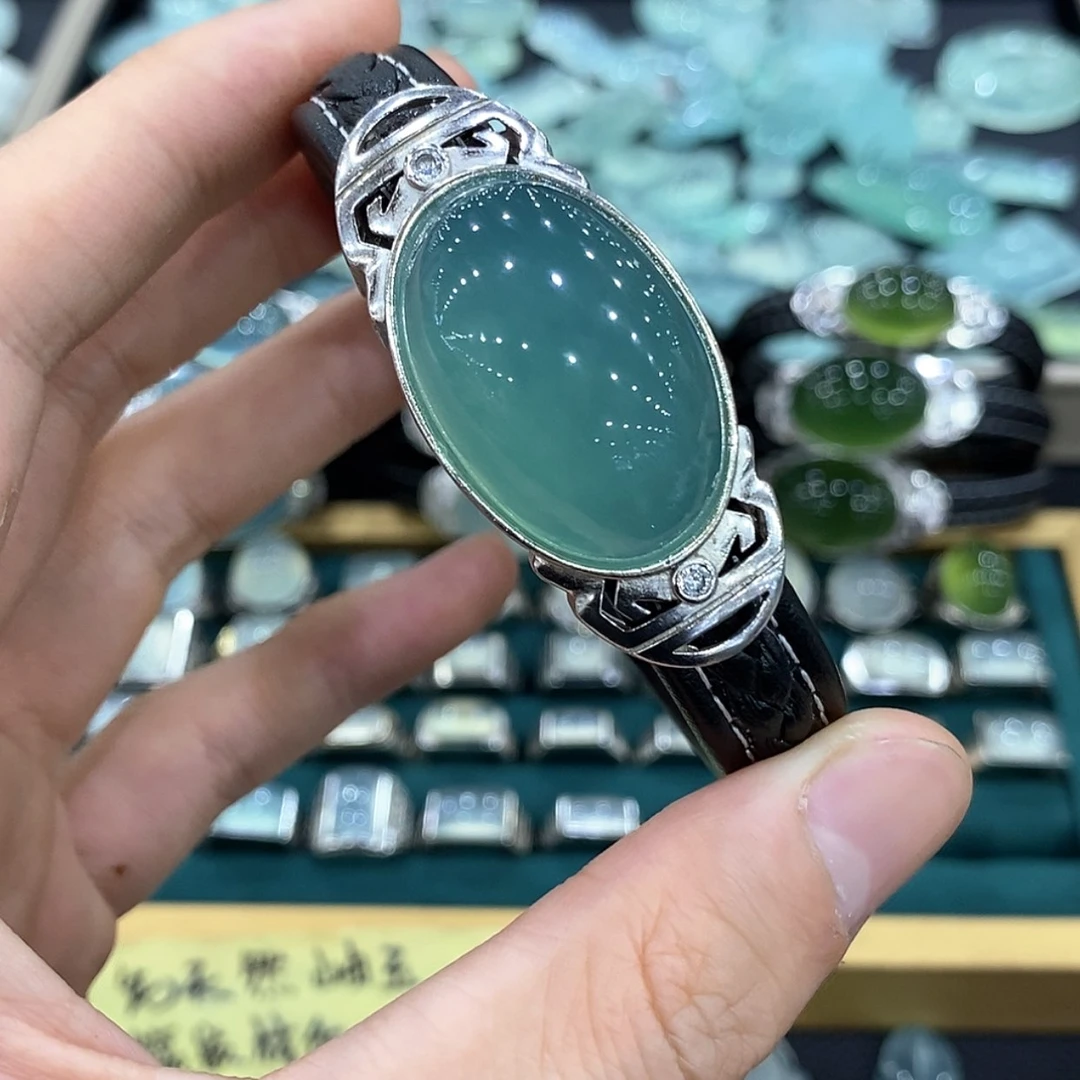 【闪购商品】银S925镶嵌蛇纹石玉手牌