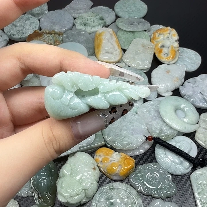 翡翠未镶嵌颈饰翡翠