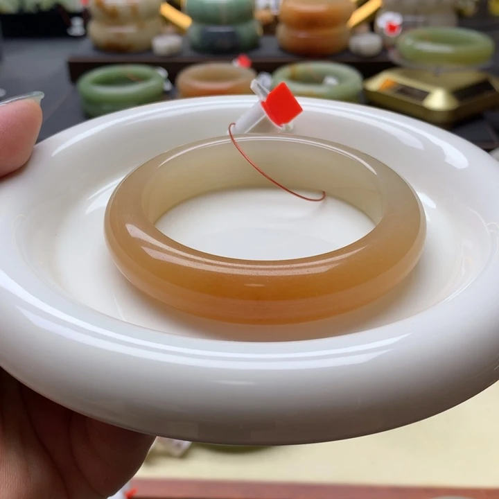 未镶嵌手镯石英岩玉