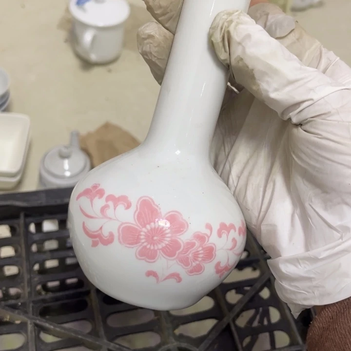 其他盘子碗砂锅都有