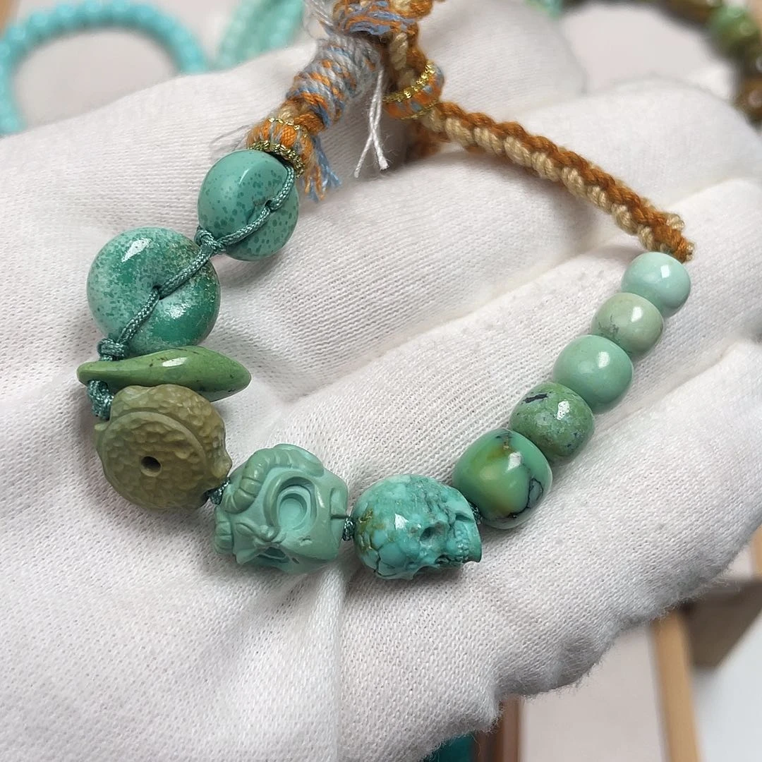 绿松石未镶嵌颈饰