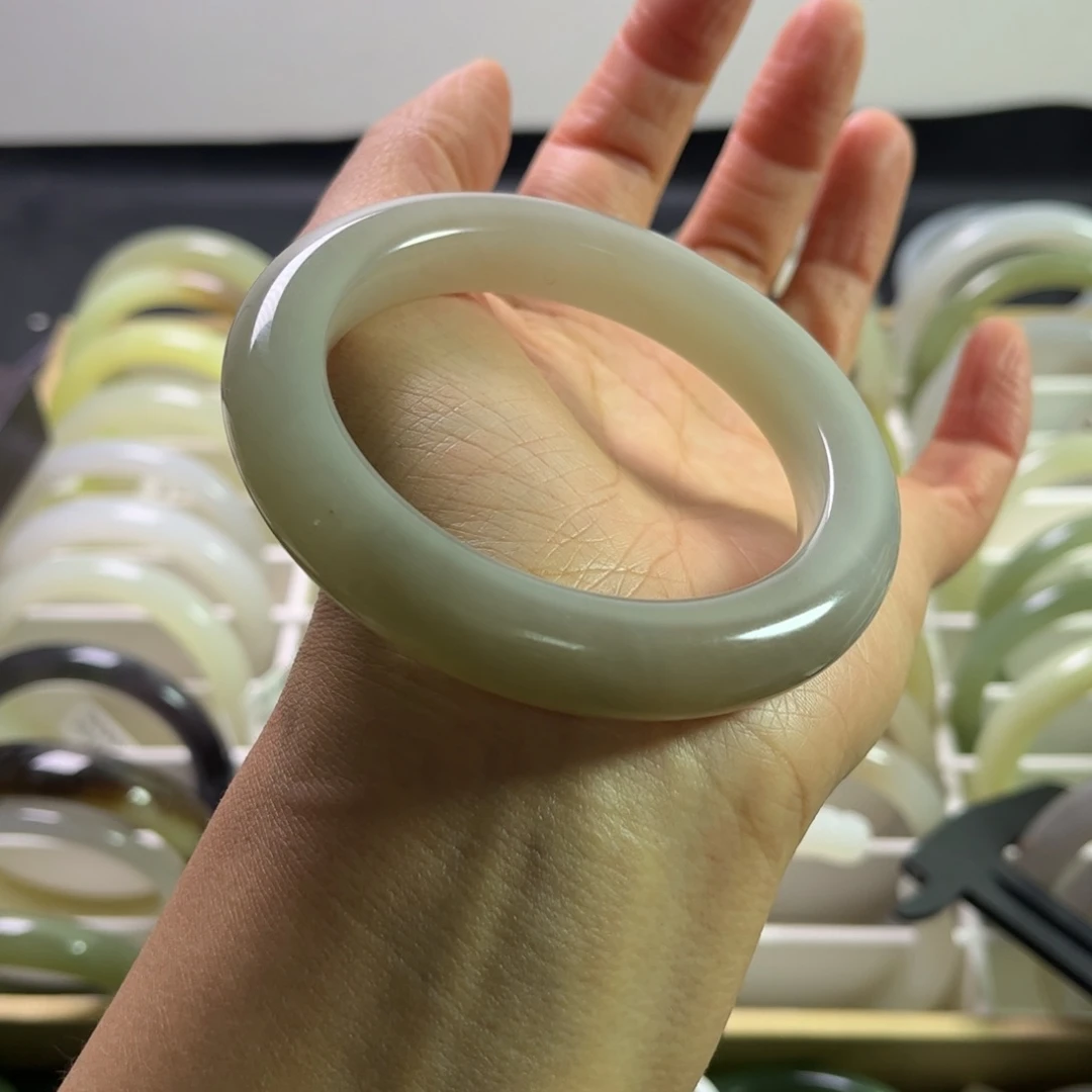 和田玉手镯57.8圈未镶嵌尹*萍